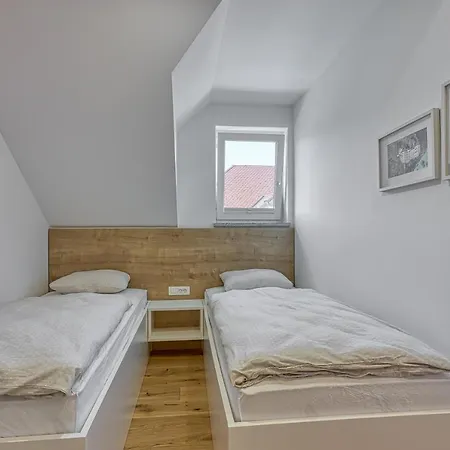 Relax House Nizka Savinja - Happy *
